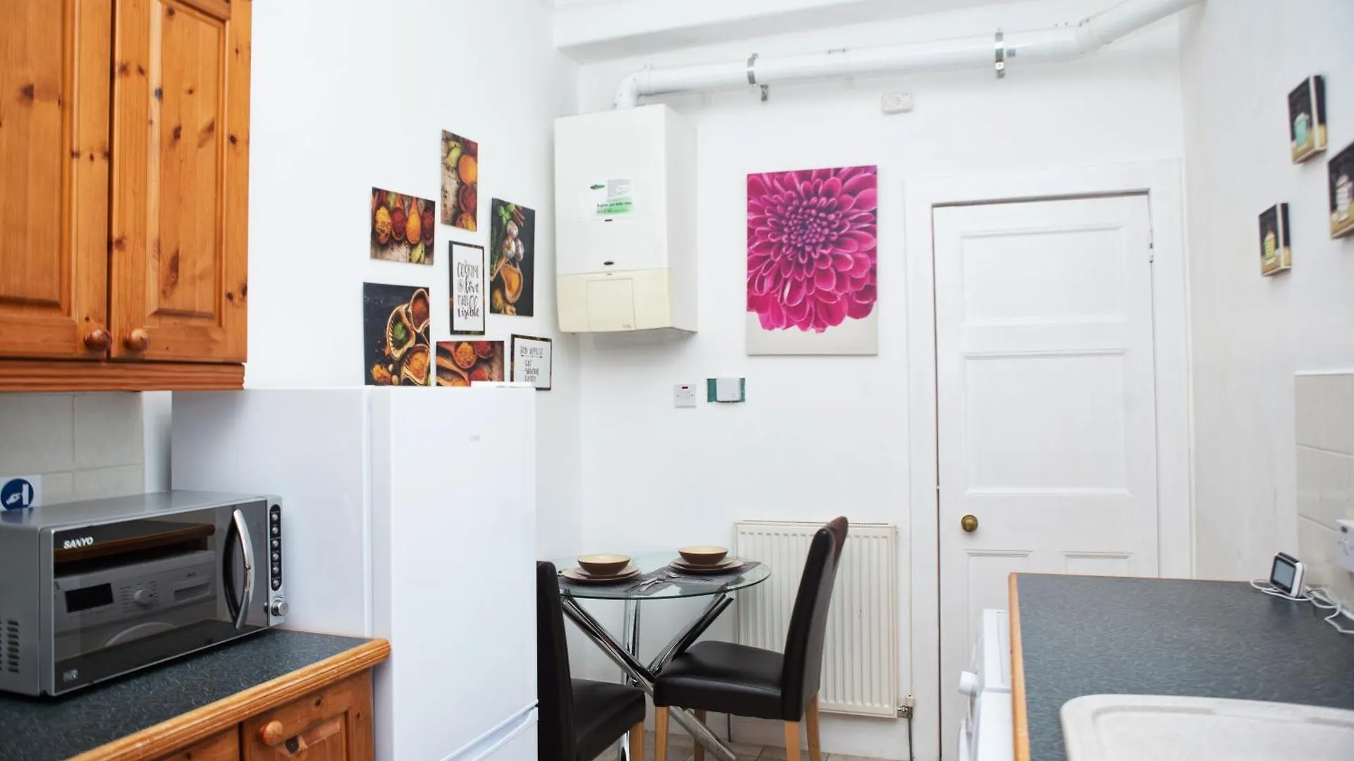 The Summit West End- Elegant Apartment With Free Parking In Prime Location Aberdeen United Kingdom