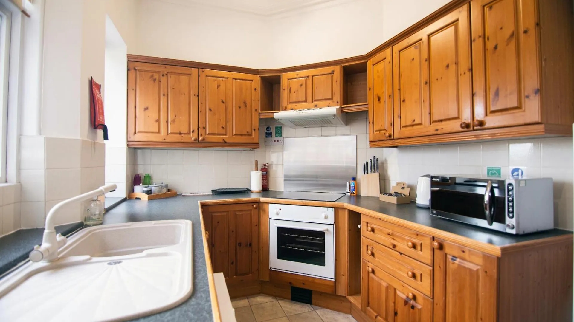 The Summit West End- Elegant Apartment With Free Parking In Prime Location Aberdeen
